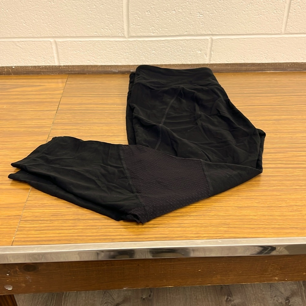 Athleta size XL Salutation tights with mesh on legs. Great condition